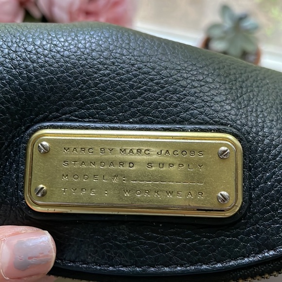 Marc Jacobs black cross body purse - Picture 4 of 5